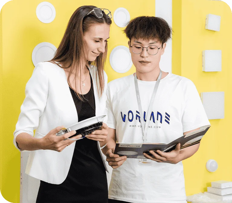 vrlane's sales is discussing panel light details with customer - Leading 澳洲幸运5开奖官网开奖 开奖历史记录查询-历史结果号码-号码走势历史查询 LED lighting Manufacturer - Vorlane - Vorlane